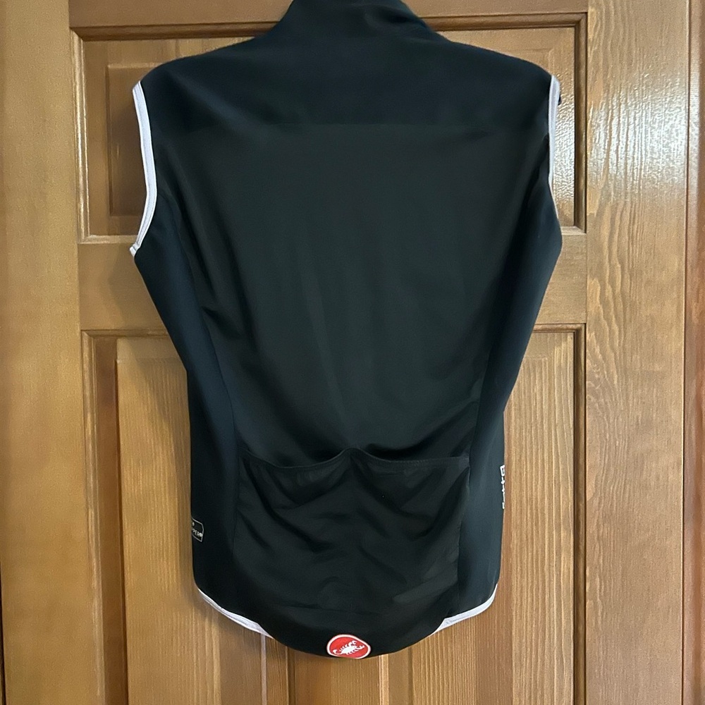 Castelli Men's Black and Red Cycling Vest - Picture 2 of 5